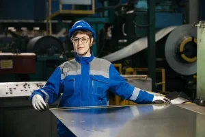 STRATEGI MENGEMBANGKAN KINERJA KARYAWAN